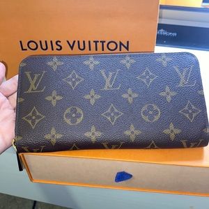 Authentic Louis Vuitton Zippy Wallet